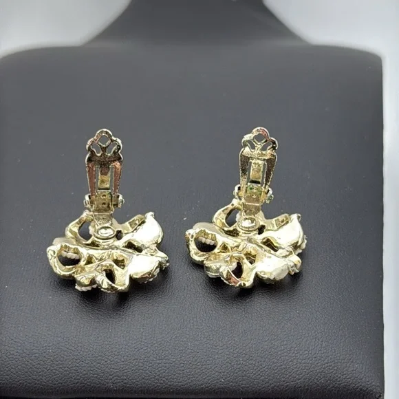 Vintage gold tone ivory swirl and iridescent aurora borealis clip earrings beach - Picture 8 of 10